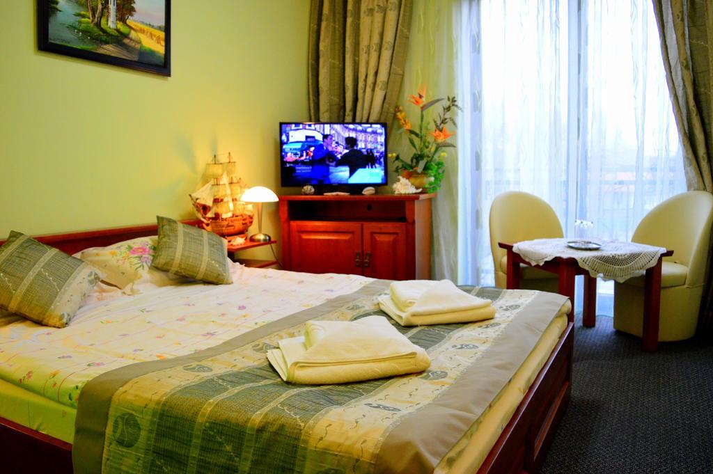 Hotel Spinaker Leba Ruang foto