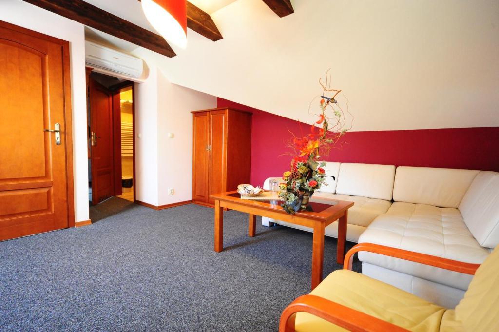 Hotel Spinaker Leba Ruang foto