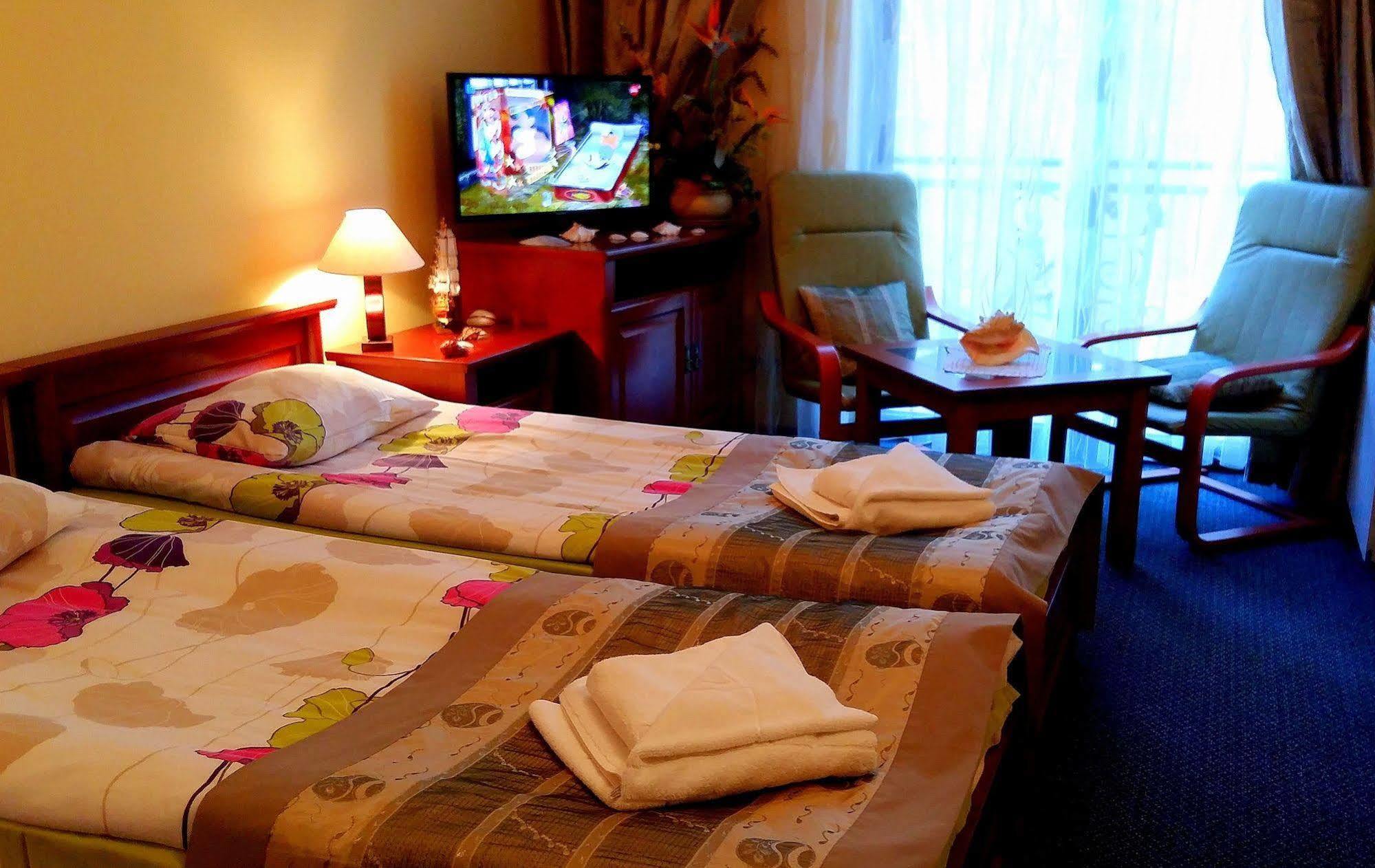 Hotel Spinaker Leba Bagian luar foto