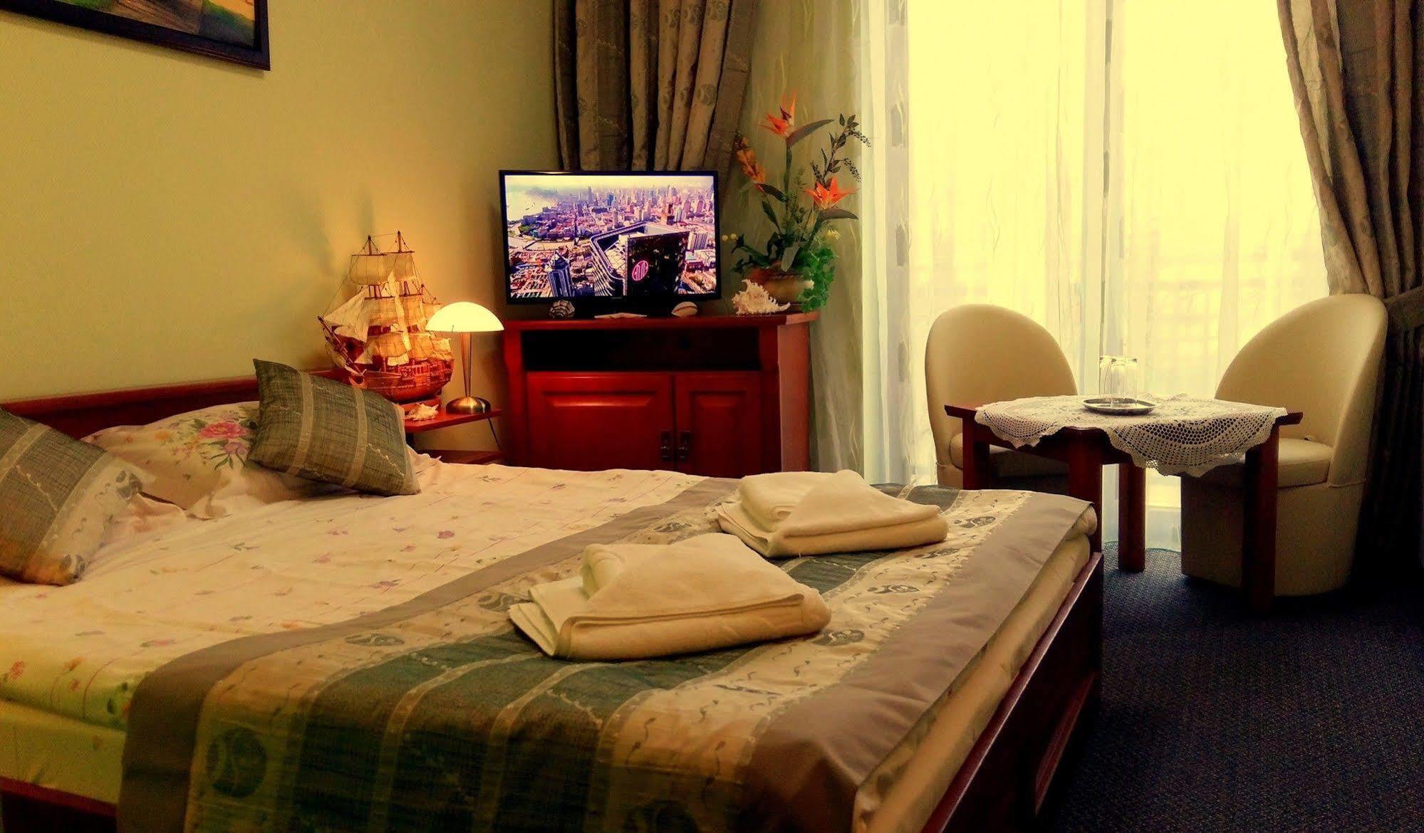 Hotel Spinaker Leba Bagian luar foto
